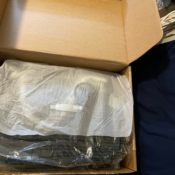 New Michael Kors saffron leather jet set bag. New in a box - Picture 5 of 8